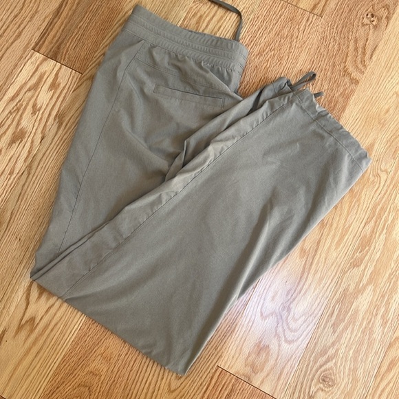 Kuhl ‘s women’s large jogger pants. - Picture 10 of 11